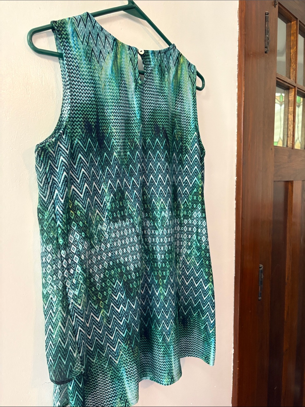 new directions Green Patterned Ruffle Shell Top Size Medium - Picture 10 of 11